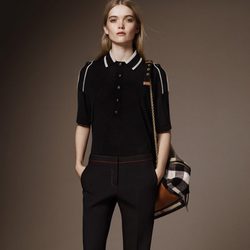 Polo negro y pantalón negro palazzo de la pre colección otoño/invierno 2015/2016 de Burberry