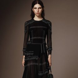 Vestido negro midi de la pre colección otoño/invierno 2015/2016 de Burberry