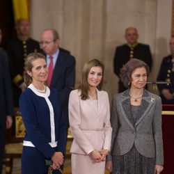 La Princesa Letizia con un traje rosa en la entrega del Toisón de Oro a Enrique V. Iglesias