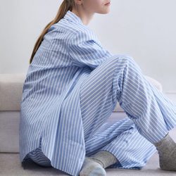 Pijama de rayas azules y blancas de la línea Leisure Wear de H&M