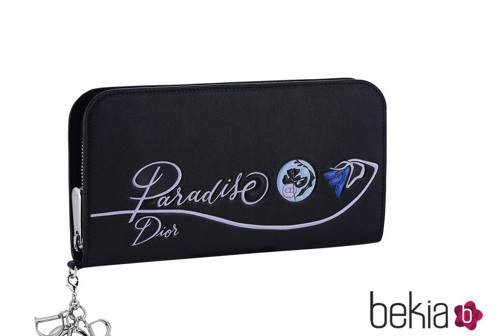 Cartera de mano rectangular en negro con detalle floral de la línea 'Dior Paradise'