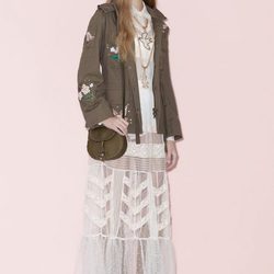 Vestido estilo folk transparente y chaqueta para la línea Pre-Fall 2016 de Valentino