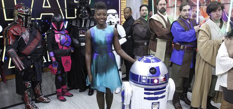 Lupita Nyongo en Good Morning America! con caracterización de 'Star Wars'