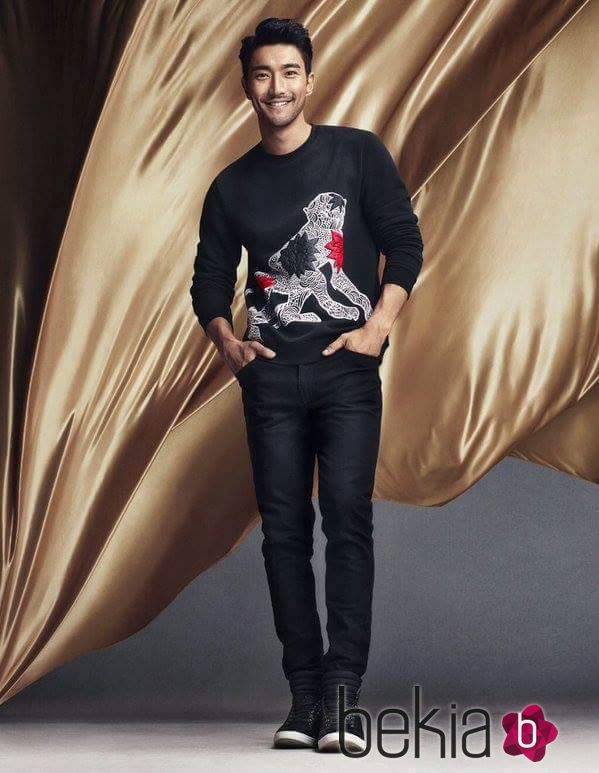 Total black en prendas masculinas para la línea 'We are in love' de la colección H&M para el año nuevo chino
