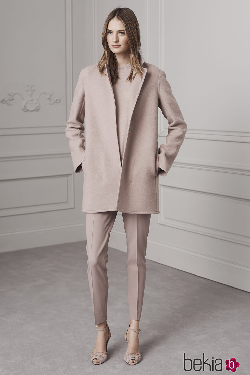 Blazer largo y pantalones de traje en rosa palo de Ralph Lauren para la colección Pre-Fall 2016
