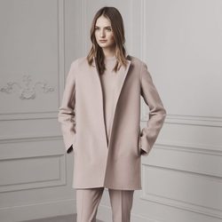 Blazer largo y pantalones de traje en rosa palo de Ralph Lauren para la colección Pre-Fall 2016