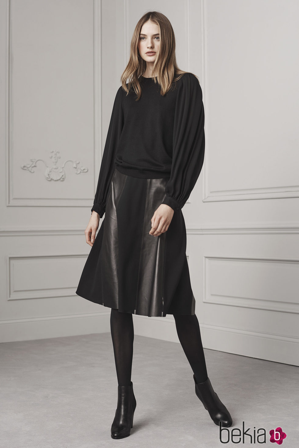Blusa ancha y falda midi en cuero negro de Ralph Lauren para la colección Pre-Fall 2016