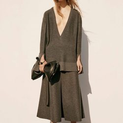 Jersey holgado con escote en uve y pantalones anchos de la colección Pre-Fall 2016 de Calvin Klein