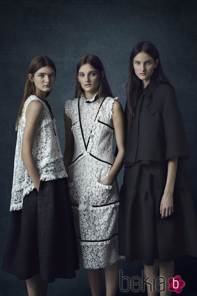 Vestidos con encajes en blanco y negro de la colección Pre-Fall 2016 de Erdem