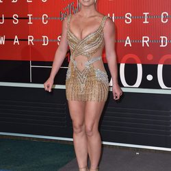 Britney Spears con mini vestido de transparencias y detalles dorados y plateados