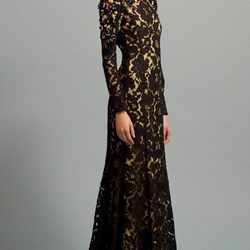 Vestido largo dorado y negro para la colección Pre-Fall 2016 de Oscar de la Renta