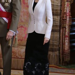 La Reina Letizia con un vestido negro de Felipe Varela en la Pascua Militar 2016