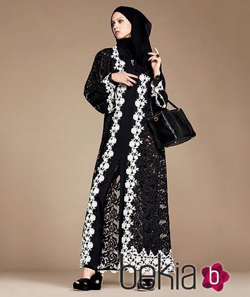 Túnica y velo con bordados de la colección 'Abaya' de Dolce & Gabbana