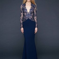 Vestido largo ajustado azul oscuro con cuerpo de encaje Chantilly de Reem-Acra