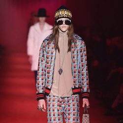 Conjunto estilo sport con chaqueta y pantalones de estampado geométrico para Gucci