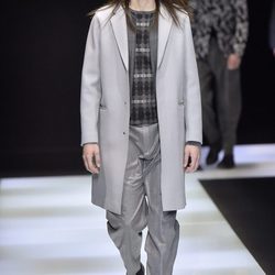 Abrigo largo liso gris con jersey con estampado geométrico para Armani