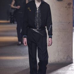 Camisa con detalles engarzados de Lanvin en la semana de la moda de París para la temporada Otoño/Invierno 2016/2017