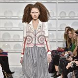 Vestido con efectos visuales de Schiaparelli en la Semana de la Alta Costura de París Primavera/Verano 2016