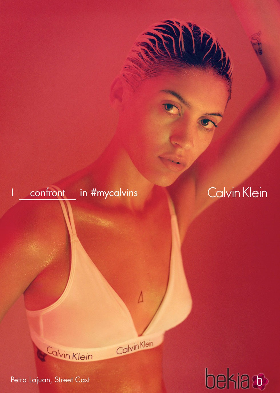 Petra Lajuan con sujetador blanco deportivo de Calvin Klein para la colección primavera/verano 2016