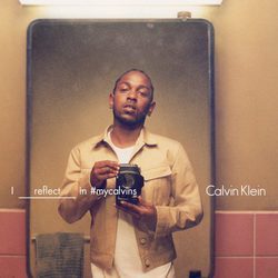 Kendrick Lamar con chaqueta beige de Calvin Klein para la colección primavera/verano 2016