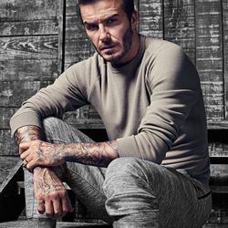 David Beckham con jersey ocre de la colección 'David Beckham Bodywear'