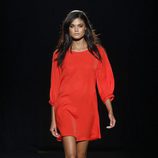 Vestido rojo de la colección otoño/invierno 2016/2017 de Sita Murt en 080 Barcelona Fashion