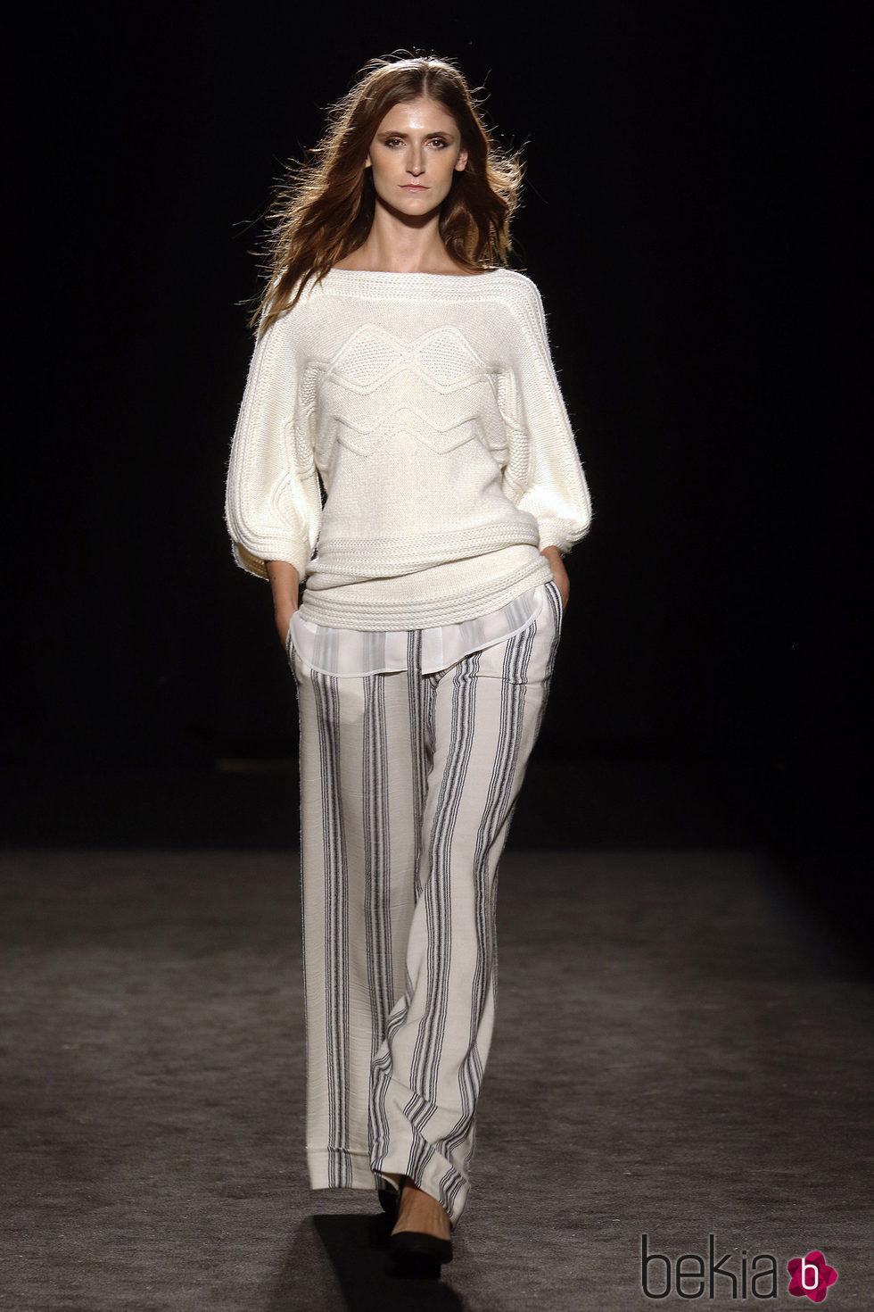 Pantalón ancho de rayas de la colección otoño/invierno 2016/2017 de Sita Murt en 080 Barcelona Fashion