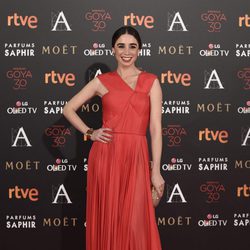 Candela Serrat con vestido de Vionnet en la alfombra roja de los Premios Goya 2016