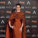 Nora Navas con vestido de Margara Hernández en la alfombra roja de los Premios Goya 2016