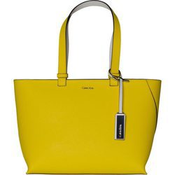 Bolso grande cuadrado amarillo de Calvin Klein para primavera/verano 2016