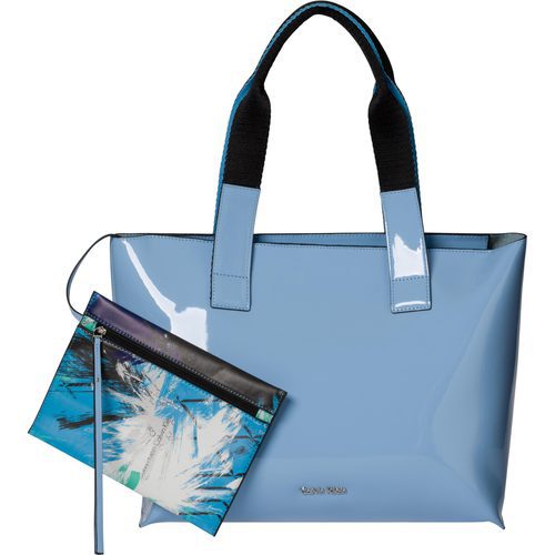 Bolso azul claro con monedero artístico de Calvin Klein para primavera/verano 2016