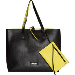 Bolso negro con monedero amarillo de Calvin Klein para primavera/verano 2016
