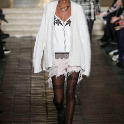 Blusa estampada y chaqueta de lana de Alexander Wang en la New York Fashion Week para otoño/invierno 2016/2017