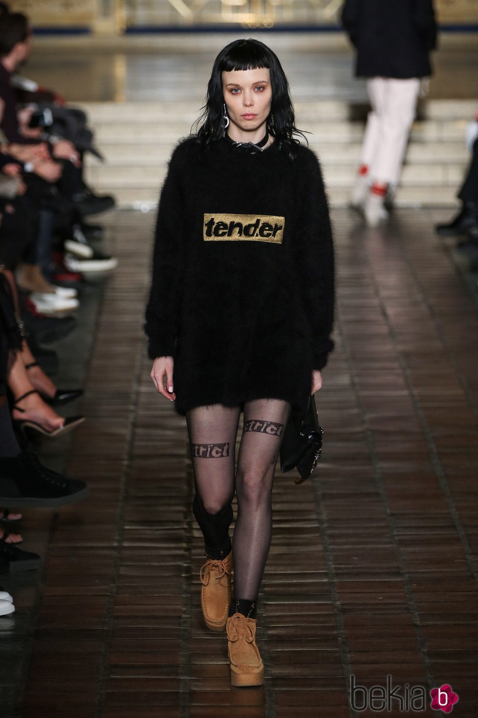 Jersey de lana con mensaje de Alexander Wang en la New York Fashion Week para otoño/invierno 2016/2017