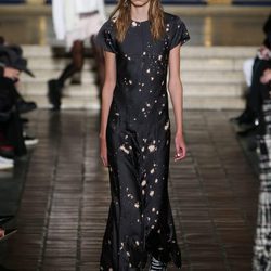 Vestido largo estampado de Alexander Wang en la New York Fashion Week para otoño/invierno 2016/2017