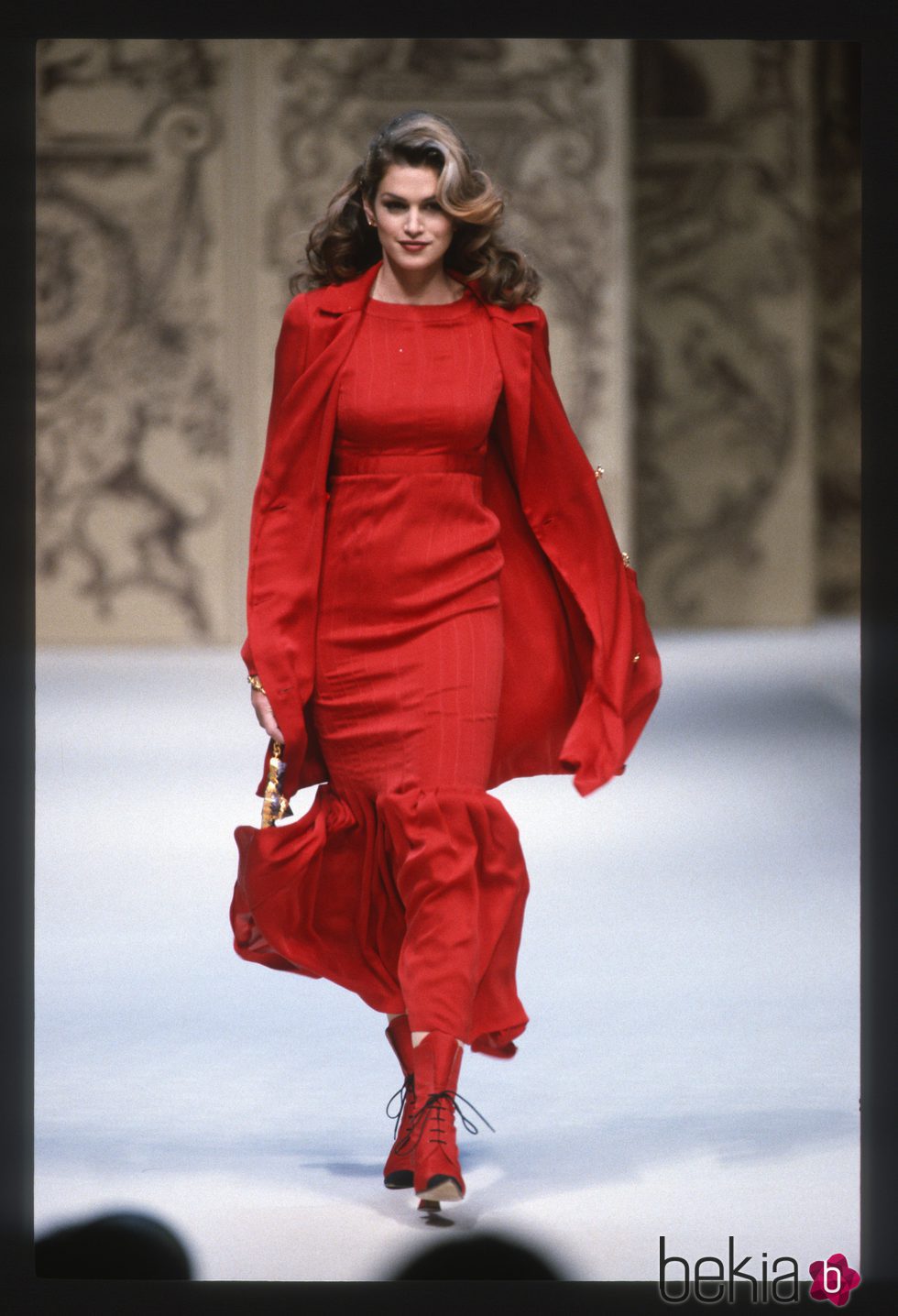 Cindy Crawford en el desfile de Chanel en la Paris Fashion Week Primavera/Verano 1993-1994