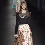 Falda plisada de Gucci en la FW de Milán para otoño/invierno 2016/2017