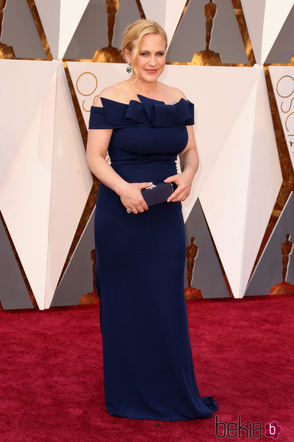 Patricia Arquette con un vestido de Marina Rinaldi en la alfombra roja de los Premios Oscar 2016