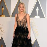 Jennifer Lawrence con un vestido de Dior en la alfombra roja de los Premios Oscar 2016