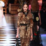 Vestido con print animal de Dolce&Gabbana en la FW de Milán para otoño/invierno 2016/2017
