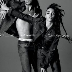 FKA twigs posando para Calvin Klein Jeans con su colección primavera/verano 2016