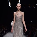 Vestido de lentejuelas de la coleccion otoño/invierno 2016/17 de Valentino en la Paris Fashion Week
