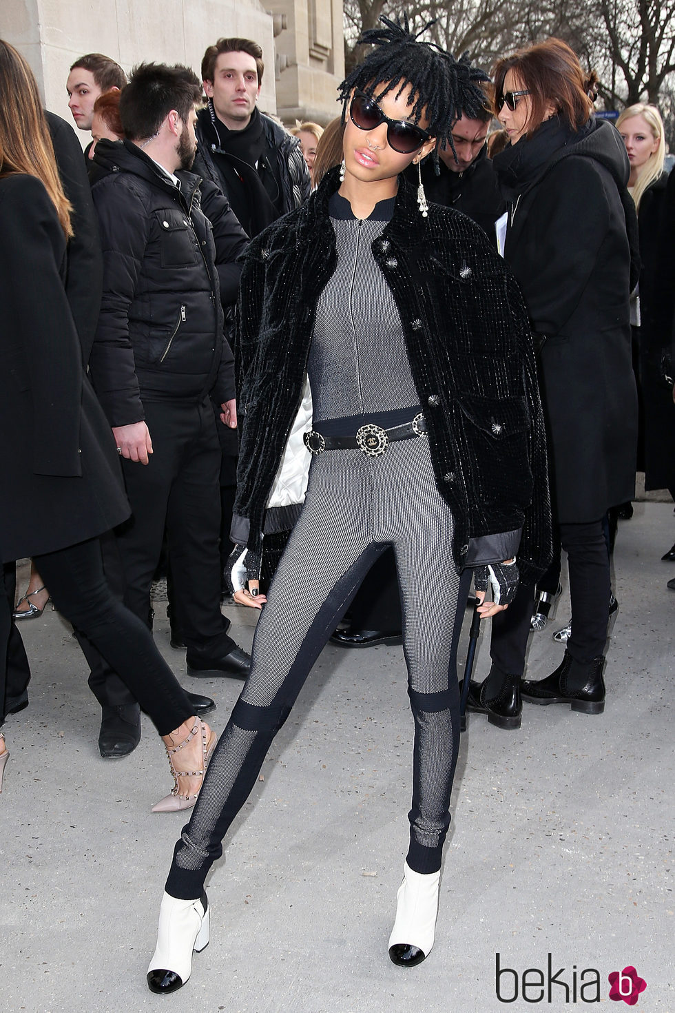 Willow Smith en la entrada del desfile de Chanel durante la Semana de la moda de Paris 2016