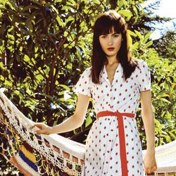 Vestido blanco estampado strawberry abotonado colección Primavera/ Verano 2016 de Dolores Promesas