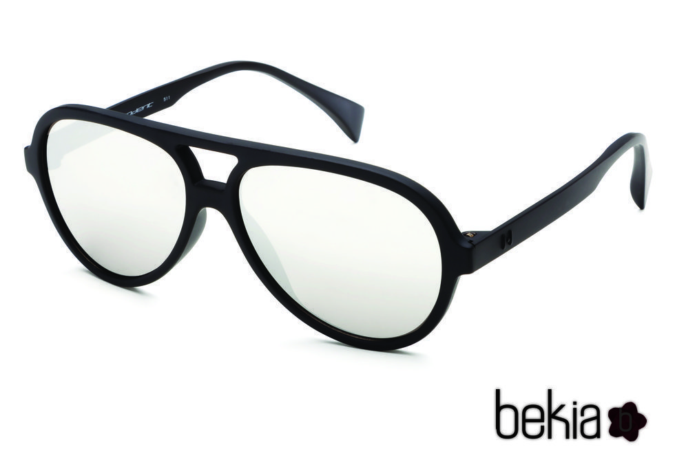Gafas tipo piloto de marco negro y lente claro de la colección primavera/verano 2016 de Italia Independent