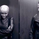Rihanna junto a un actor en la campaña de Armani