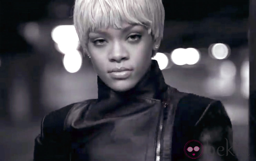 Primer plano de Rihanna en la nueva campaña de Armani