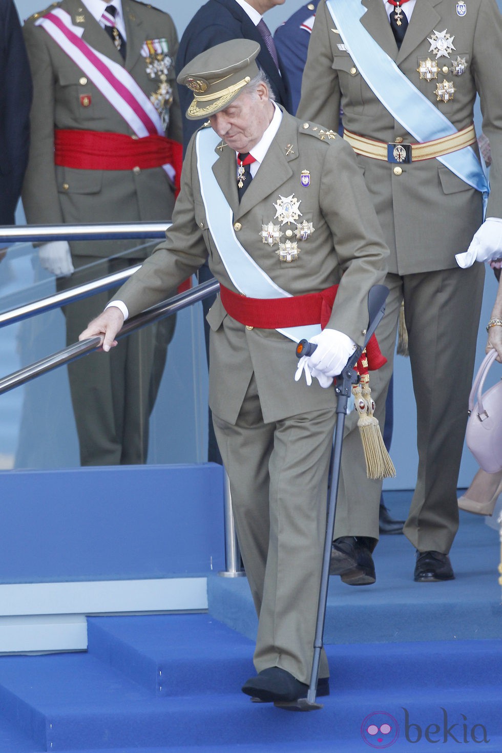 Looks Día de la Hispanidad: El Rey Juan Carlos con muleta