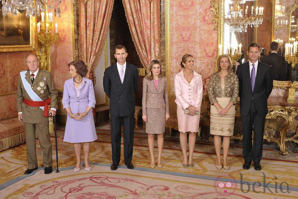 Looks Día de la Hispanidad: La Familia Real al completo en el Palacio Real