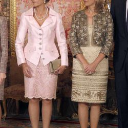 Looks Día de la Hispanidad: Las Infantas Cristina y Elena en el Palacio Real
